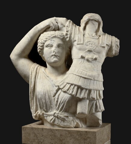 statue