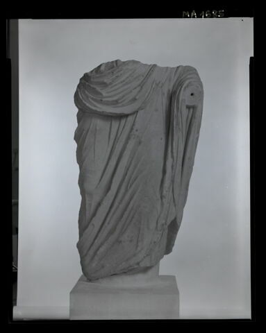 statue, image 5/6