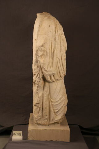 statue, image 2/6