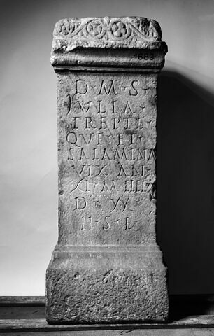 autel funéraire ; inscription, image 1/3