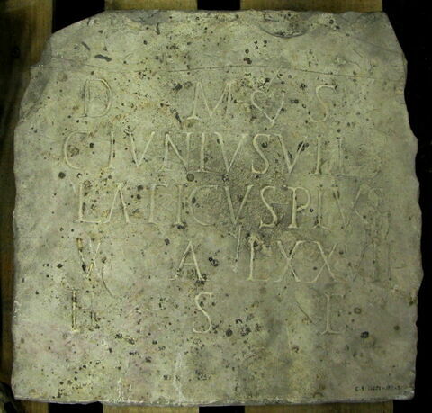autel funéraire ; inscription, image 1/1