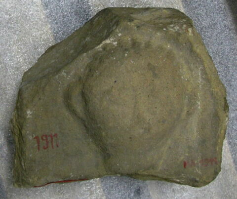 Stèle votive à Saturne (fragment), image 2/2