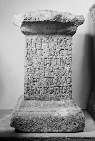 autel ; inscription, image 1/5