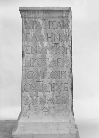 base de statue ; inscription, image 4/4