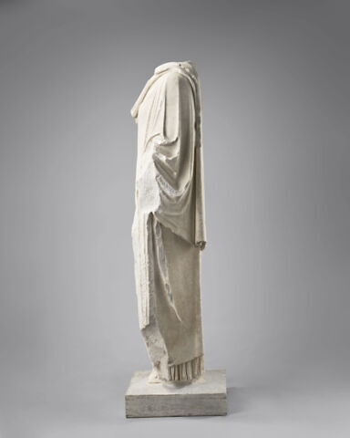 statue, image 4/7