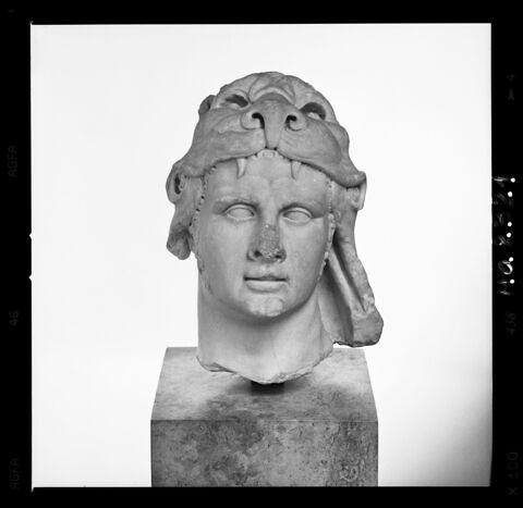 statue, image 3/9