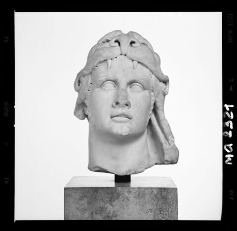 statue, image 4/9