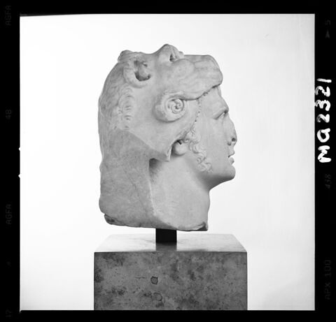 statue, image 5/9
