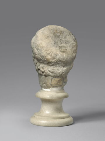 statuette, image 2/4