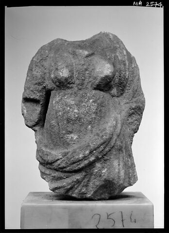 statuette, image 2/2