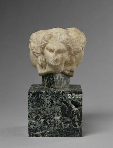 statuette, image 2/4