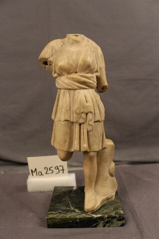 statuette, image 2/7