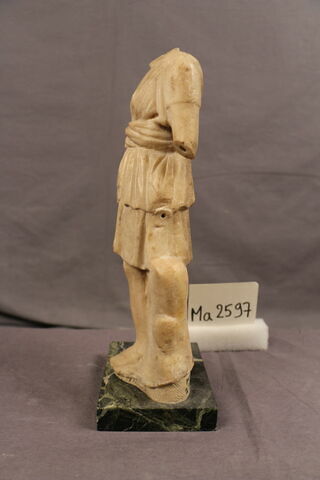 statuette, image 5/7