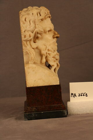 statuette
