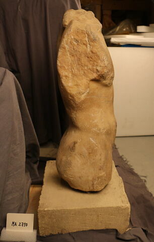 statue, image 3/7