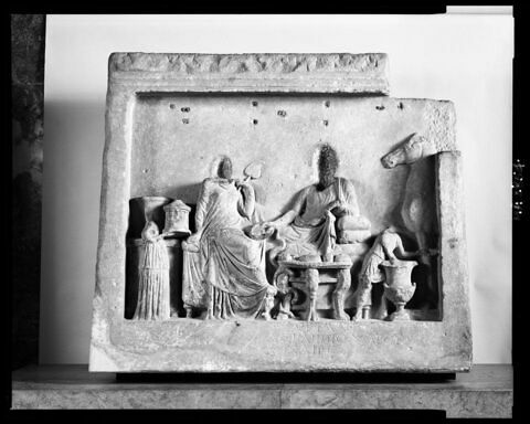Stèle funéraire d'Attalos, banquet héroïque, image 5/9