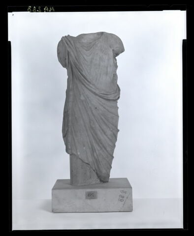 statuette, image 6/6