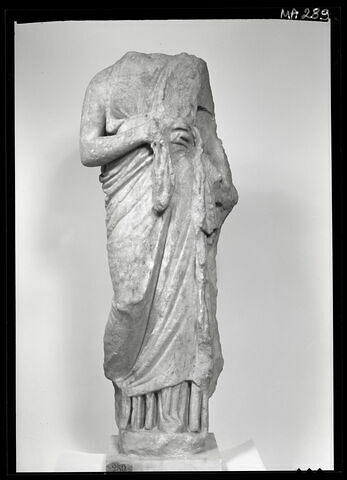 statuette, image 6/6