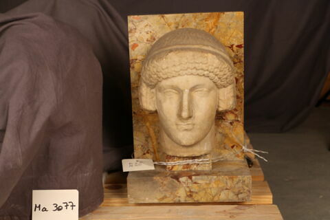 statue, image 3/3