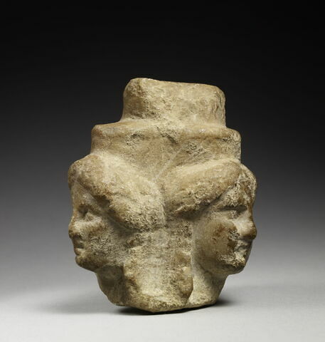 statuette, image 2/4