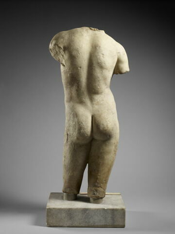 statue, image 2/2