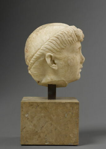 statue, image 2/8