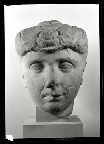 statue, image 7/8
