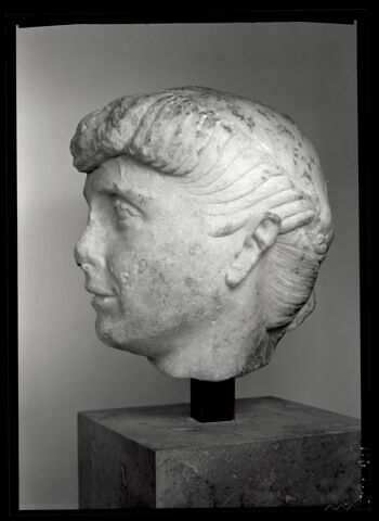 statue, image 5/8