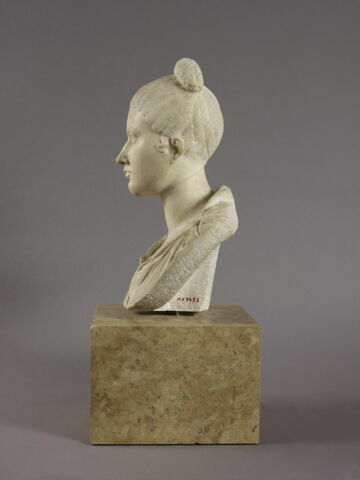 statue, image 2/8