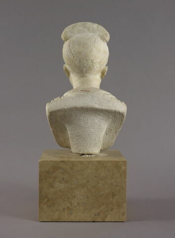 statue, image 3/8