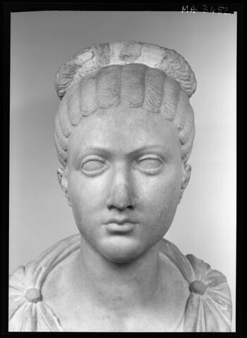 statue, image 6/8