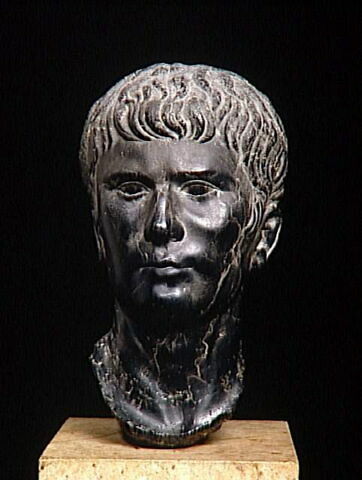 statue, image 5/5