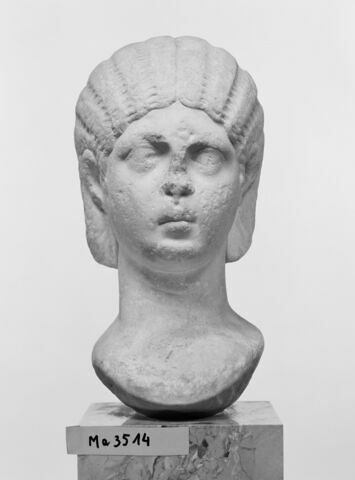 statue, image 3/5