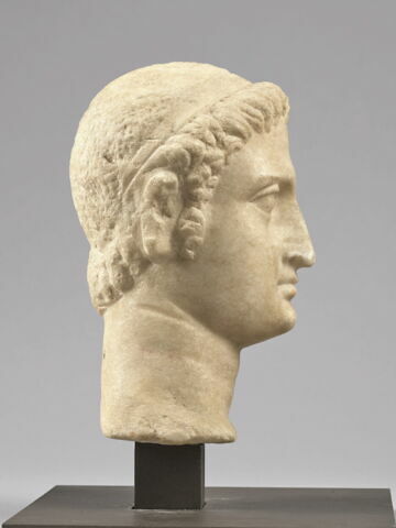 statue, image 3/11