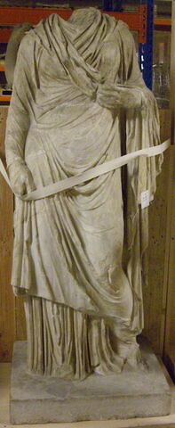 statue, image 2/3