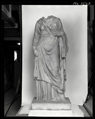 statue, image 3/3