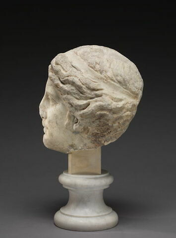 statue, image 2/4
