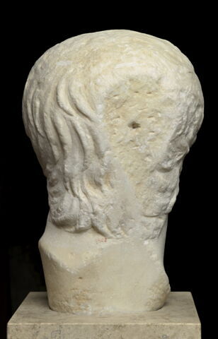 statue, image 2/5
