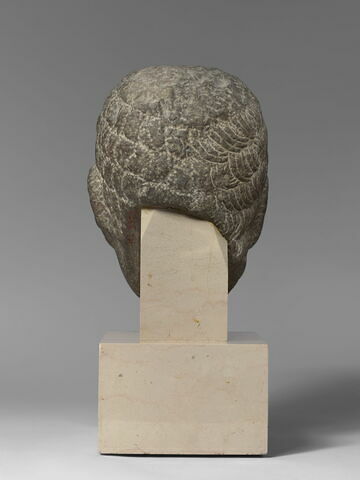 statue, image 2/5