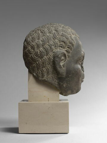 statue, image 3/5