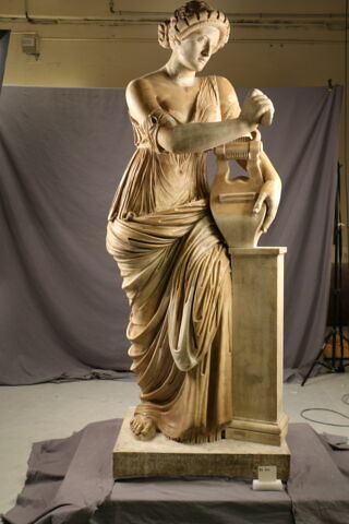statue, image 2/8