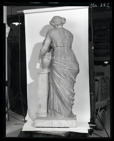statue, image 6/8