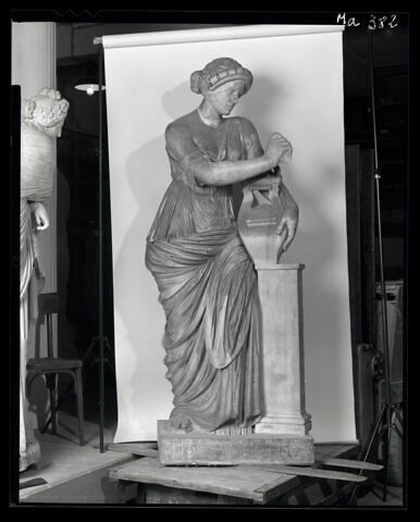 statue, image 7/8