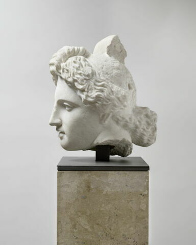 statue, image 2/9