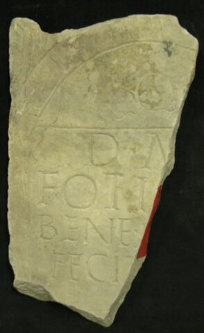 stèle, image 2/2