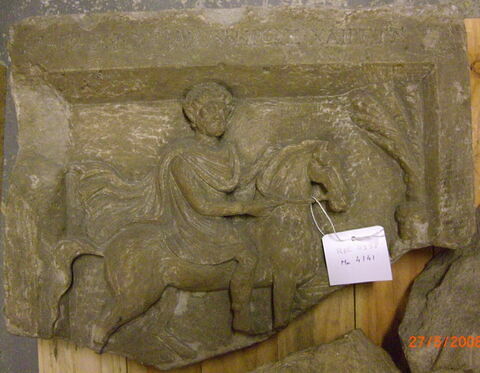 stèle funéraire, image 2/3