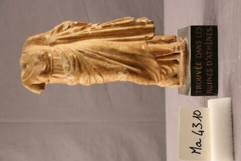 statuette, image 2/7