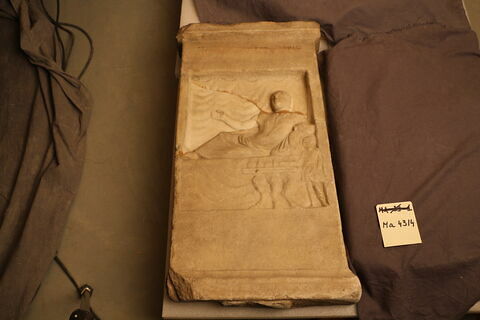 stèle funéraire, image 2/3