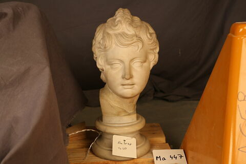 statue, image 2/4