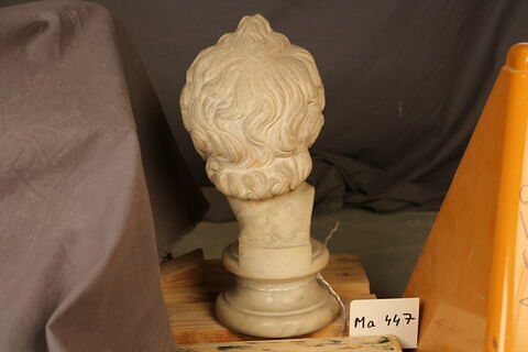statue, image 3/4